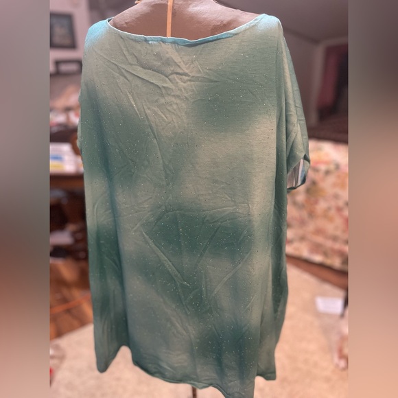 Not sure of the brand, my aunt bought it and gave it to me. Size is 2XL - Picture 2 of 2